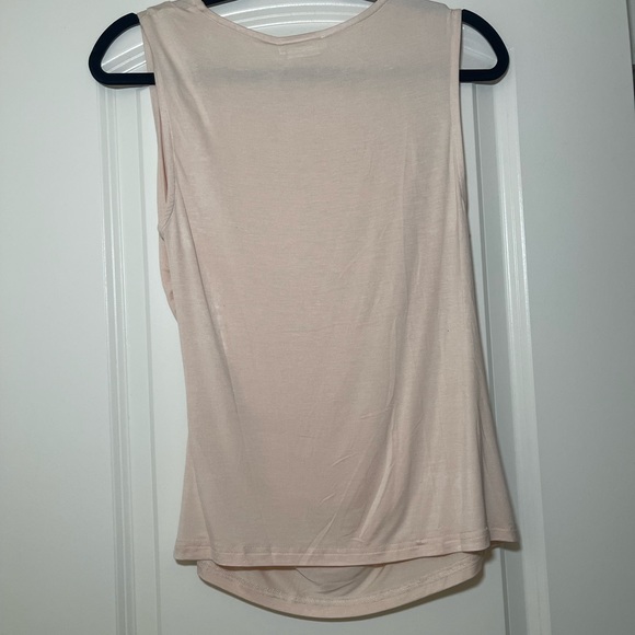 Lovers + Friends ruched tee top- size small - Picture 9 of 9